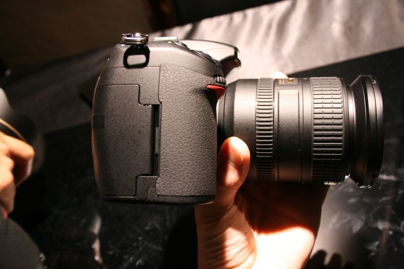 Illustration for article titled Hands On D3 and D300 Impressions: Beefy and Beautiful